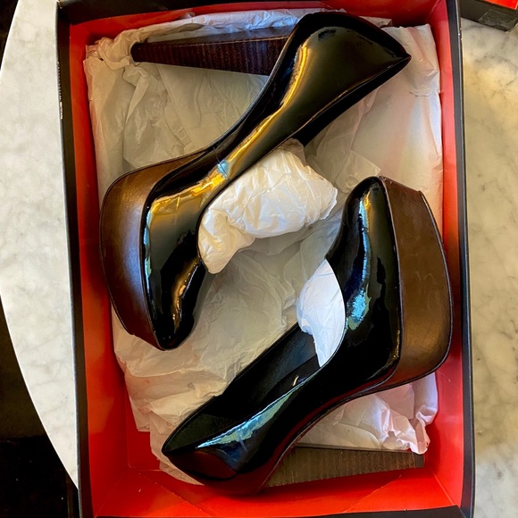 ๐ค๐คBCBG MaxAzria Black Patent Ma-Diva Heels - Picture 4 of 14